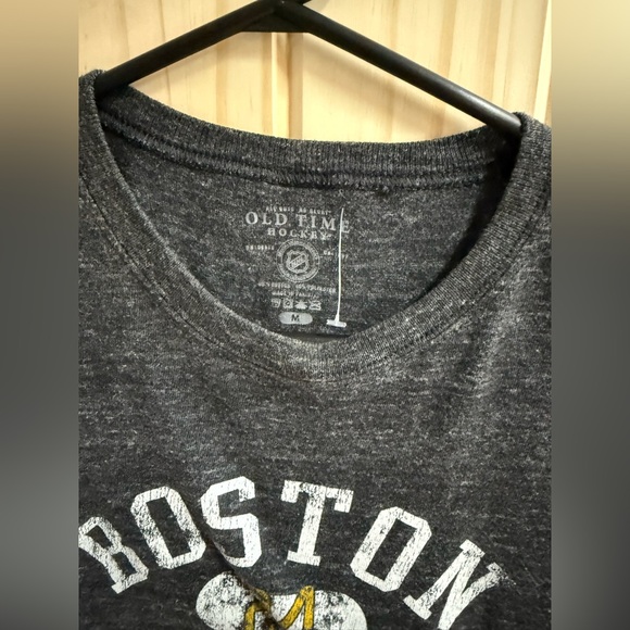 BOSTON FANS here are 2- ladies t-shirts, Bruins and Red Sox size medium - Picture 6 of 7